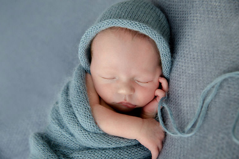 Bonnet and Wrap - Newborn baby photography outfit
