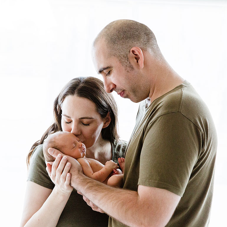 Green Newborn family photo outfits - Newborn Photography Melbourne.