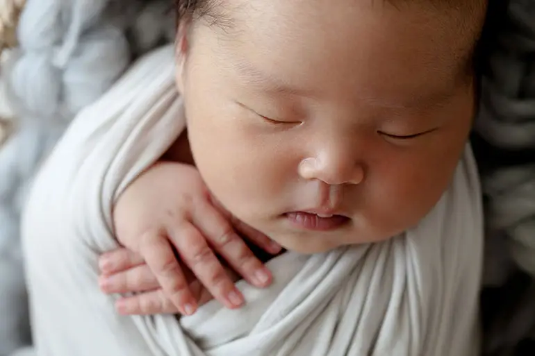 Baby older than two weeks - When is the best time for a newborn photoshoot.