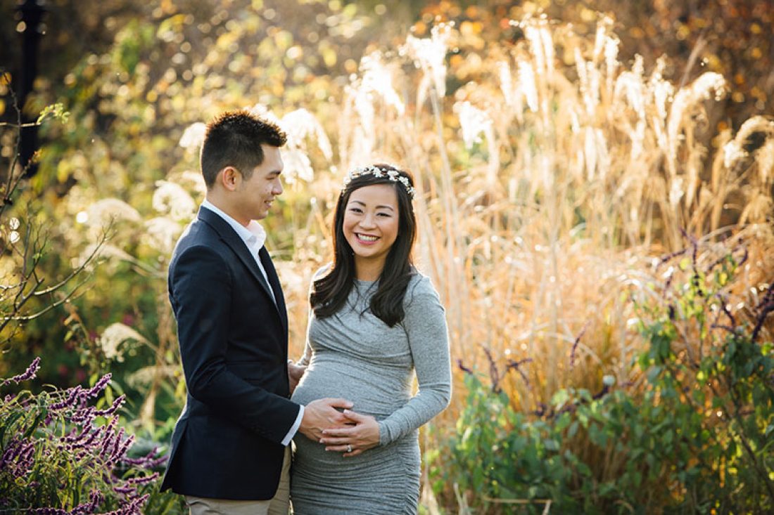 Pregnancy photoshoot ideas - garden maternity photos in Melbourne's Canterbury Garden